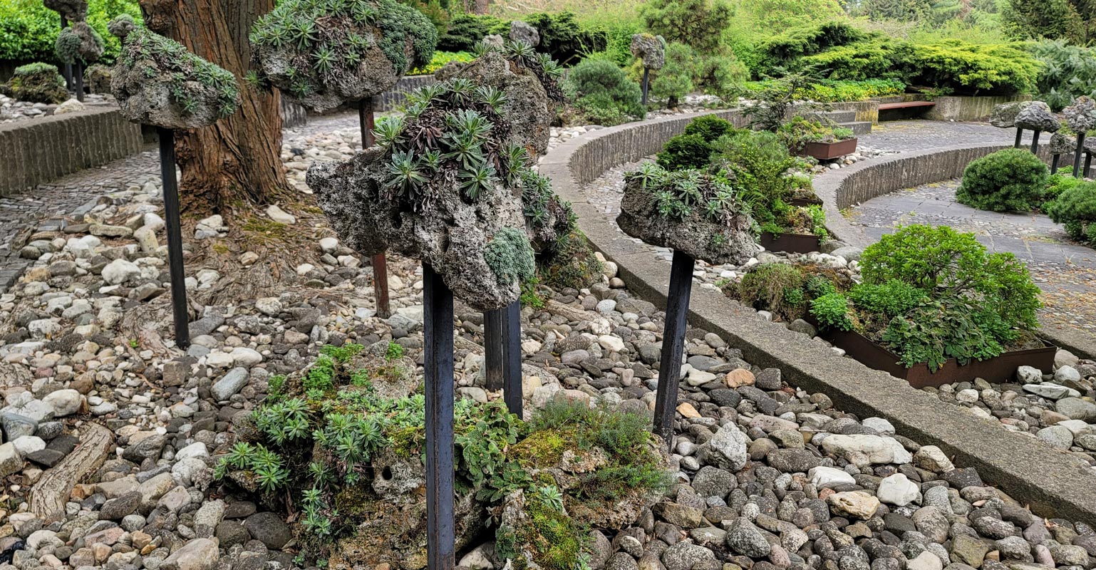 tufa on poles Mendel
