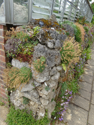 Tufa carefully fitted together without mortar to produce a sturdy wall.